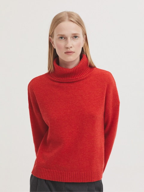 Pullover de lana pe gat, Nice Things